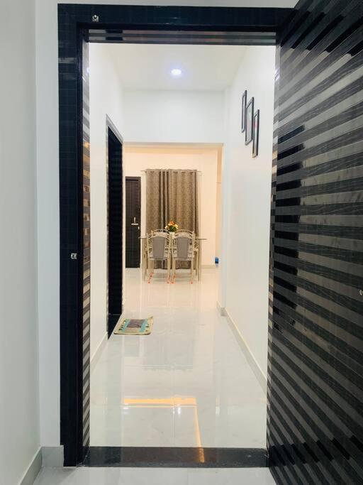 구와하티 White Orchid, Unique & Stylish, Executive 2Bhk. 아파트 외부 사진