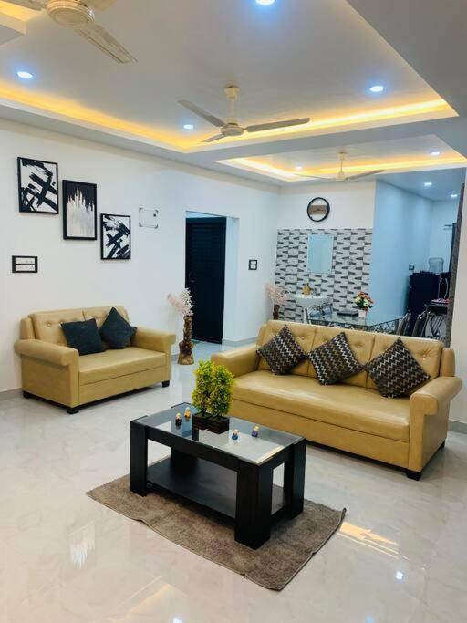 구와하티 White Orchid, Unique & Stylish, Executive 2Bhk. 아파트 외부 사진