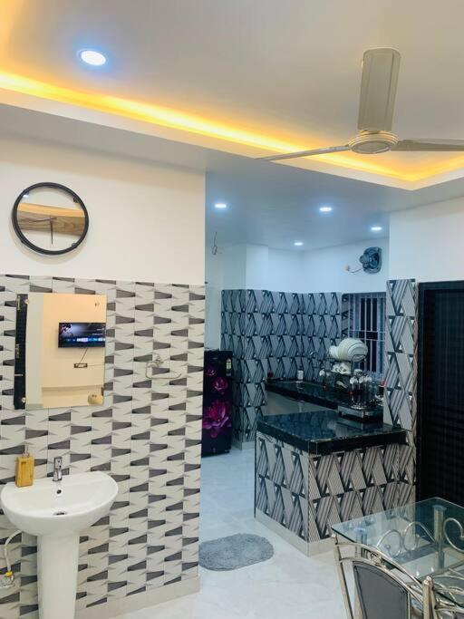 구와하티 White Orchid, Unique & Stylish, Executive 2Bhk. 아파트 외부 사진