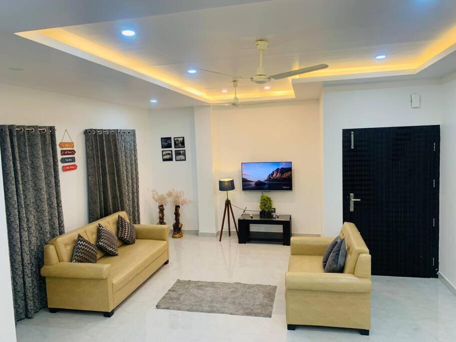 구와하티 White Orchid, Unique & Stylish, Executive 2Bhk. 아파트 외부 사진